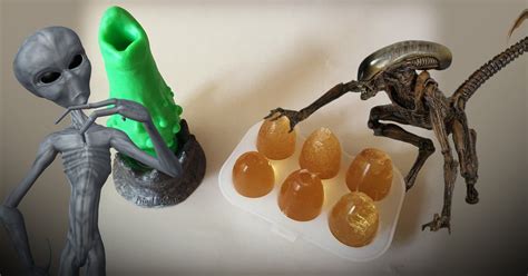 Lucky Baby Alien licking two pussy and cumming on her face.